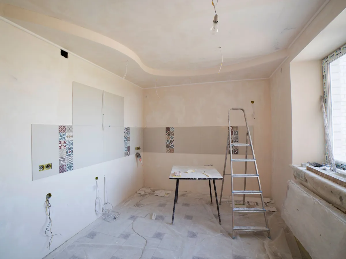 Plastered room ready for decoration during a renovation